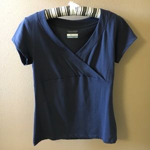 Columbia Dark Blue V-Neck Stylish Knit Shirt Sz M